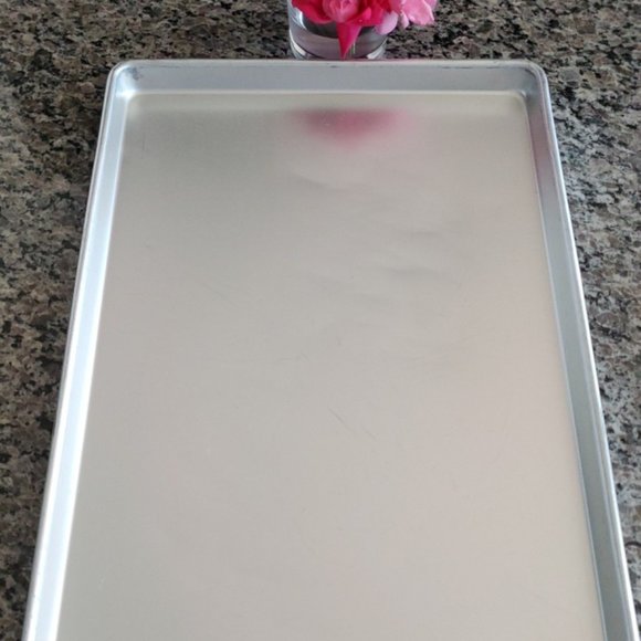 Baking Sheet 1/2  Size Commercial-Grade 18-Gauge Aluminum Sheet Pan - Picture 1 of 8